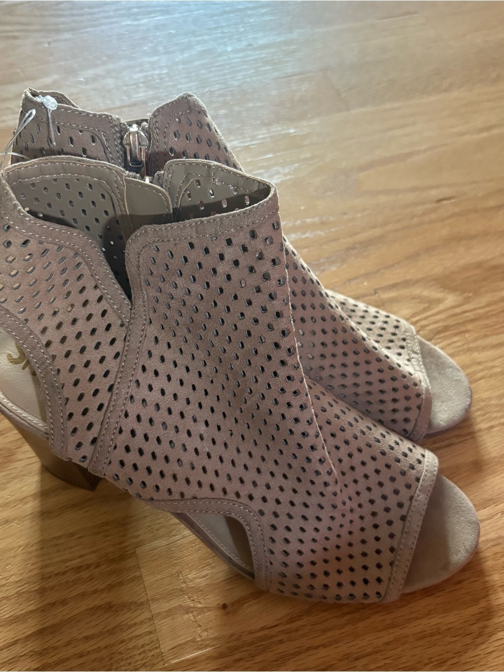 Circus by Sam Edelman Perforated Open-Toe Block Heel Sandals 9.5 Emerson Peep